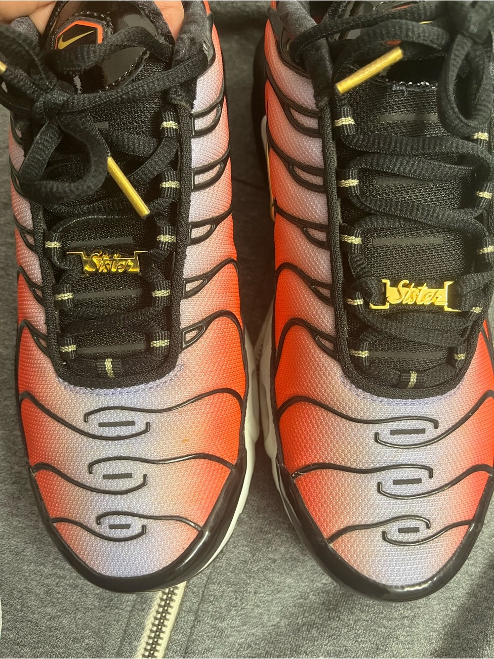 Nike sisterhood Women’s Gradient Red Air Max Sneakers with Gold Swoosh size 8 - Picture 5 of 9